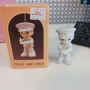 Precious Moments # 102377 "Trust and Obey" Figurine